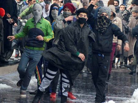 J&K: સેના, CRPF પર પથ્થર ફેંકવા માટે યુવાઓને મળે છે પગાર