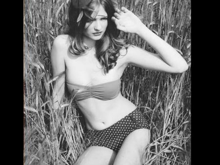 પ્લેબોય માટે બોલ્ડ ફોટોશૂટ