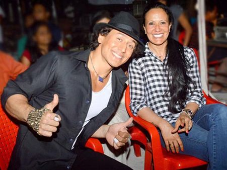 શ્રોફ પરિવારનો ગુસ્સો શ્રોફ પરિવારનો ગુસ્સો