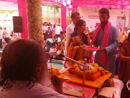 ચેતેશ્વર પૂજારાએ લીધી ગોંડલની મુલાકાત, લીધા ગુરૂના આશીર્વાદ