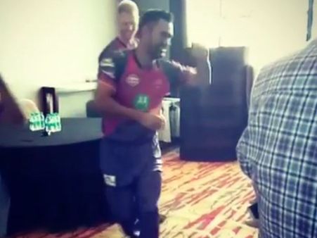 ધોનીએ લગાવ્યા ઠુમકા, જોતો રહી ગયો સ્ટોક્સ