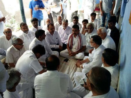 માંડવી ઘટનાના પડઘા, સુરતમાં પાટીદારોએ બજારો બંધ કરાવી