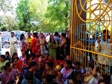 એશિયા સ્કૂલમાં ફી મુદ્દે વાલીઓનો હલ્લાબોલ