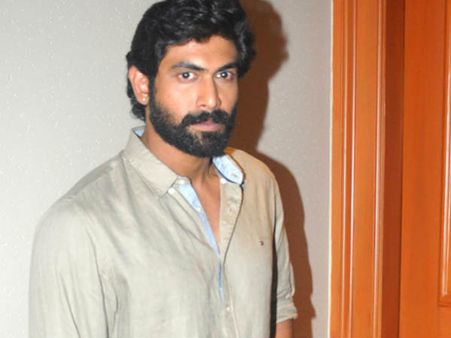 માત્ર ડાબી આંખે જોઇ શકું છું