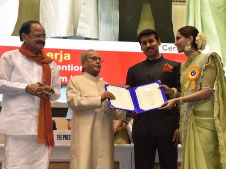 સોનમ કપૂરને નીરજા માટે એવોર્ડ