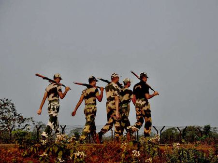 કચ્છમાંથી મળી પાકિસ્તાની બોટ, સુરક્ષા એજન્સીઓ થઇ સતર્ક