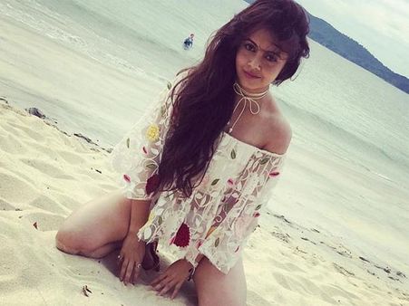 રિલ લાઇફથી ખાસી અલગ રિલ લાઇફથી ખાસી અલગ