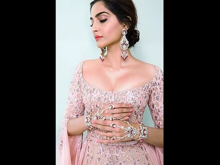 રેડ કાર્પેટ લૂક રેડ કાર્પેટ લૂક