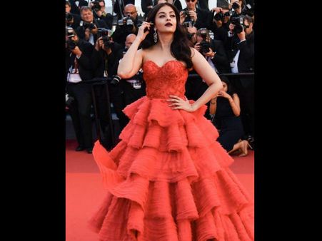 અહીં જુઓ અહીં જુઓ