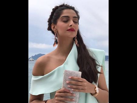 નારાજ સોનમ નારાજ સોનમ