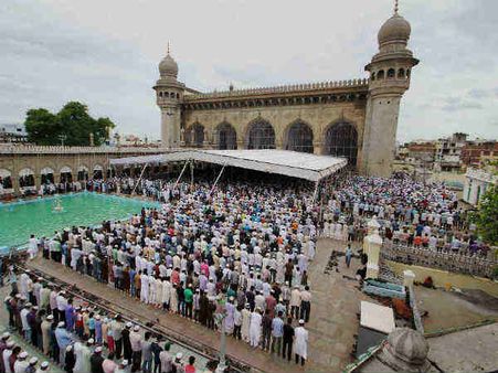 દરેક મુસ્લિમે જકાત આપવાની હોય છે