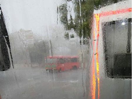 ગુજરાતમાં પવન સાથે ઠેર ઠેર વરસાદના ઝાપટા