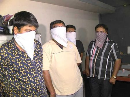 અમદાવાદની અવધ હોટલમાંથી IPL પર સટ્ટો રમતાં 4 શખ્સો ઝડપાયા