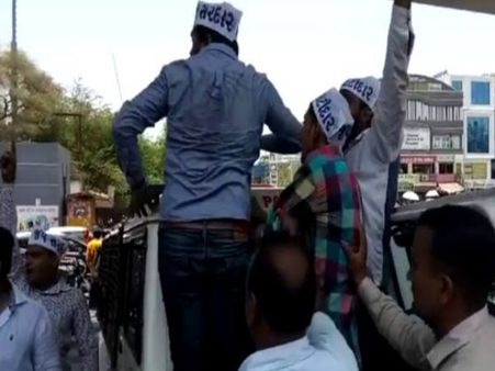 સુરતઃ છાશ વિતરણ સમારોહમાં BJP-પાસના કાર્યકરો વચ્ચે સંઘર્ષ