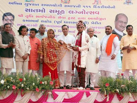 111 નવદંપતીઓને મુખ્‍યમંત્રી વિજય રૂપાણીએ આપ્યા આશીર્વાદ