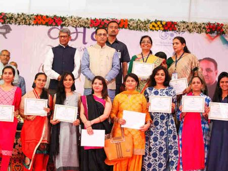 બજેટ આપી ‘‘નારી તું નારાયણી’’ સાકાર કર્યુ છે: વિજય રૂપાણી