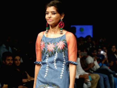 જ્યારે એસિડ એટેક સર્વાઇવર રિતુ સૈનીએ કર્યું કેટ વોક..