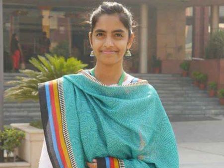 99.6% સાથે નોયડાની રક્ષા ગોપાલે CBSEમાં કર્યું ટોપ