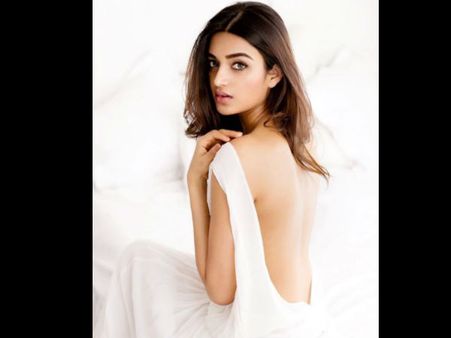 નવી જગ્યા શોધવામાં વ્યસ્ત નિધિ