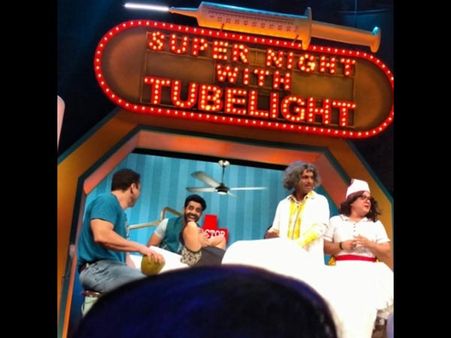સુપર નાઇટ વિથ ટ્યૂબલાઇટ