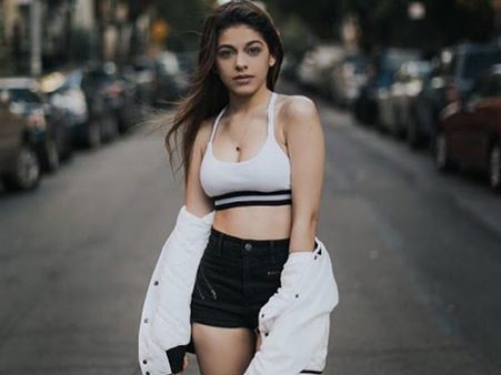 જ્હાનવી અને સારાને કોમ્પિટિશન આપવા સક્ષમ આ હોટ સ્ટાર કિડ!