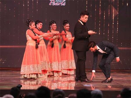 કરણ જોહરે હોસ્ટ કર્યો શો