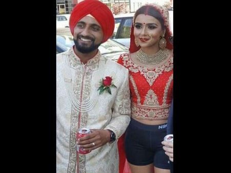 OMG: લગ્નને દિવસે બ્રાઇડલ વેર છોડી શોર્ટ્સમાં પહોંચી યુવતી