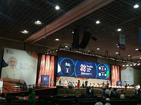 ટેક્સટાઇલ ઇન્ડિયા 2017 કાર્યક્રમનું PM મોદીએ કર્યું ઉદ્ધાટન