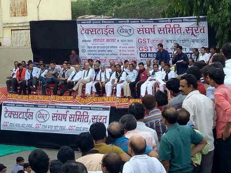 GSTના વિરોધમાં વેપારીઓએ પાળ્યો બંધ!