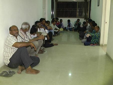 પોલીસે જુગાર ધામ પર રેડ પાડી ૨૪ જુગારીઓને ઝડપ્યા