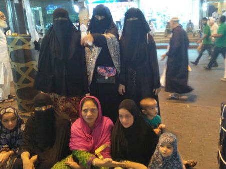 મક્કામાં ટ્રાવેલ્સ સંચાલક નાસી છૂટતાં યાત્રીઓ રઝળી પડ્યાં..