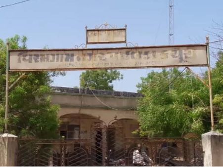 અનિયમિત પગાર મુદ્દે સફાઇ કામદારોએ આપ્યું આવેદન પત્ર