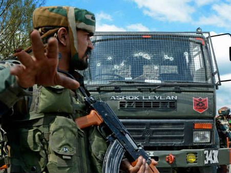 અનંતનાગમાં સેનાના કાફલા પર આતંકી હુમલો, 2 જવાન શહિદ