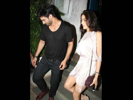 સારાનું ડેબ્યૂ