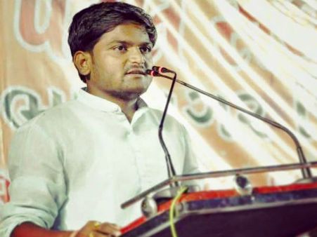 બી.કોમ પાસ