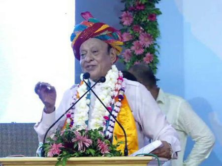 બાપુ રીટાયર્ડ થતાં નથી!