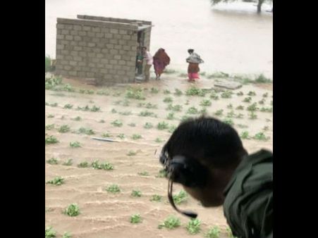 સફળ રેસ્ક્યૂ ઓપરેશન, ધાંગધ્રામાં પાણી વચ્ચે ફસાયા હતા 4 લોકો