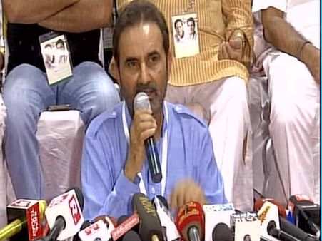 બેંગ્લુરૂમાં શક્તિસિંહ ગોહિલ: ગુજ. અમારા માટે સુરક્ષિત નથી