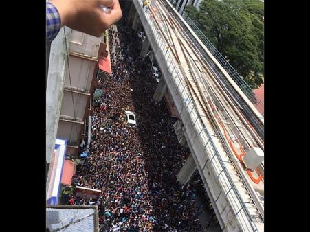 સની લિયોનની કાર