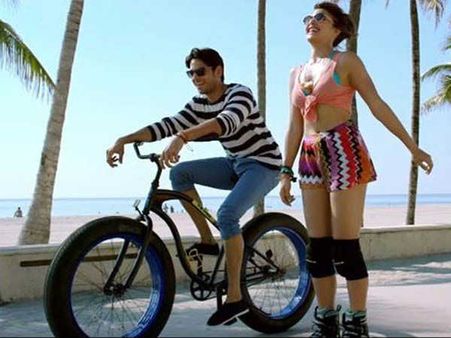 અ જેન્ટલમેનની ગાડી ચાલે છે ધીમી અ જેન્ટલમેનની ગાડી ચાલે છે ધીમી