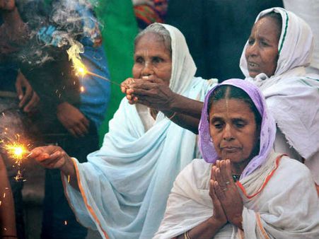 કર્મનો સિધ્ધાંત નક્કી કરે છે તમારુ સુખ-દુઃખ, જાણો કેવી રીતે?