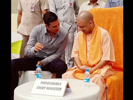 ફિલ્મના પ્રમોશન દરમિયાન અક્ષય કુમારે ઝાડુ વડે કરી સફાઇ