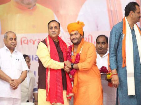 માણસાના ધારાસભ્ય અમિત ચૌધરી રંગેચંગે ભાજપમાં જોડાયા