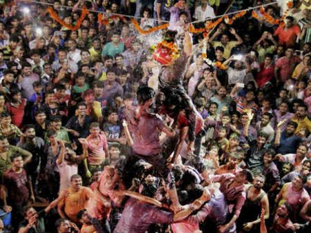 મુંબઇની દહીં-હાંડીમાં થઇ બે લોકોની મોત, 197 ઇજાગ્રસ્ત