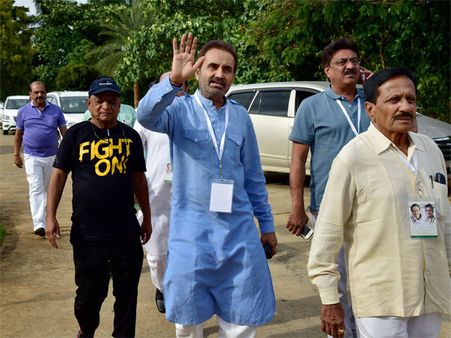 વજુભાઇ વાળા મળ્યા કોંગ્રેસના MLA, મીડીયા સાથે પણ કરી વાત