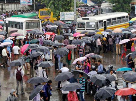 મુંબઇ વરસાદની 10 લેટેસ્ટ અપડેટ, જે તમારા કામની છે