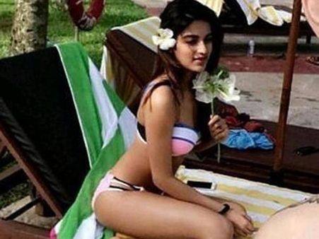 ગોવામાં છે નિધિ ગોવામાં છે નિધિ