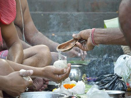 પહેલું પિંડ પિતાને