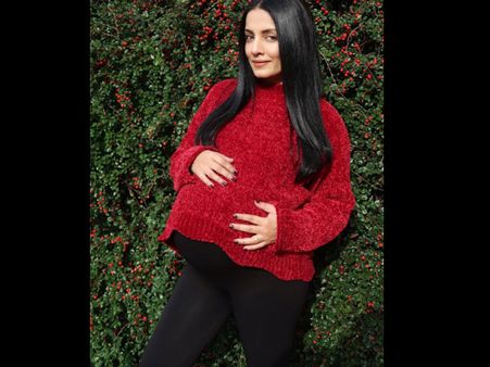 સેલિનાએ પોસ્ટ કરી બાથટબમાં બેબી બમ્પ ફ્લોન્ટ કરતી તસવીર