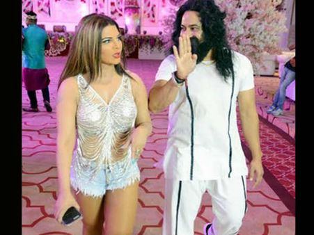 રામ રહીમની બાયોપિકમાં રાખી સાવંત બની હનીપ્રીત, થયો વિરોધ